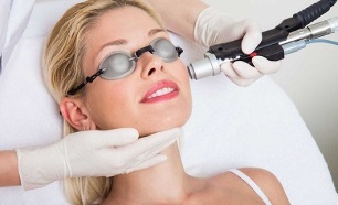 How is the laser facial rejuvenation procedure performed